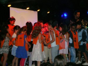 Les enfants font leur show au Crazy Kid's